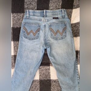 Women’s wrangler jeans! Size 25/0 inseam: 36inch💐